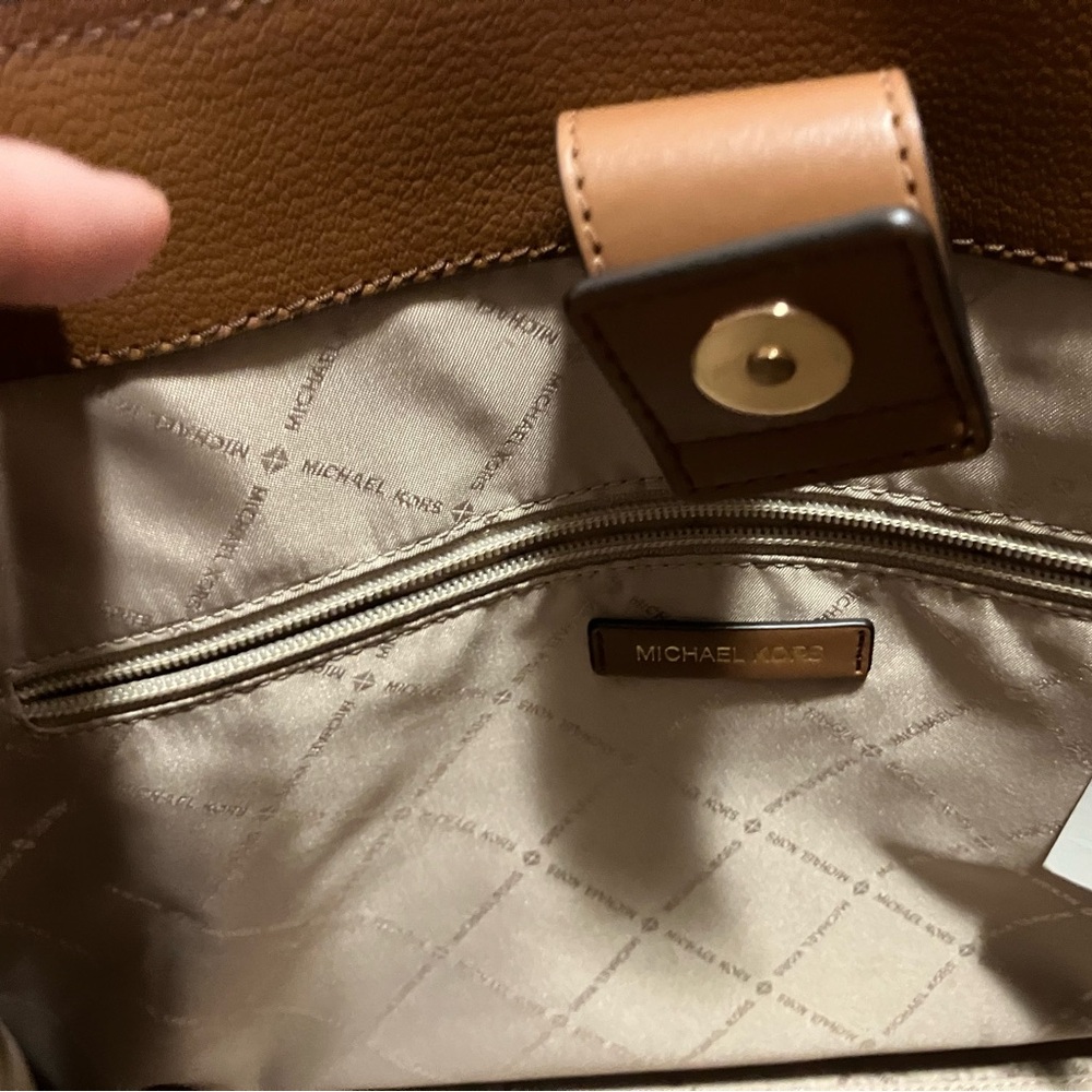 Michael Kors Hamilton Tote - Picture 8 of 14